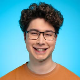 EYreacts creator avatar